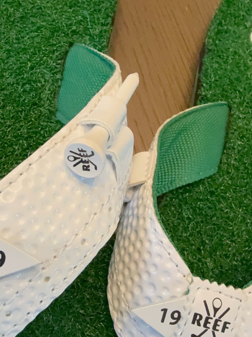 Reef Mulligan II Golf Flip Flops Sandals Turf Grass Bottle Opener Mens SZ 10 - Picture 8 of 13